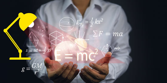 Zwei Hände halten physische Formeln